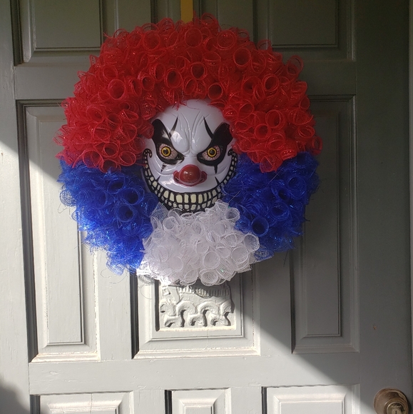 Clown wreath - Picture 1 of 2